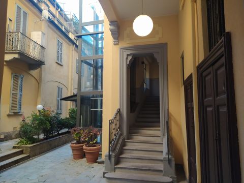 Via Coluccio Salutati, 17 - Milano