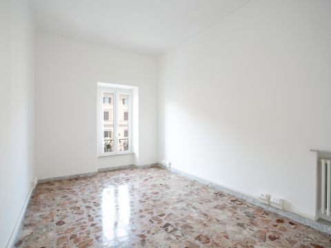 Largo Arenula, 11 - Roma