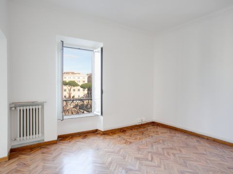 Largo Arenula, 11 - Roma