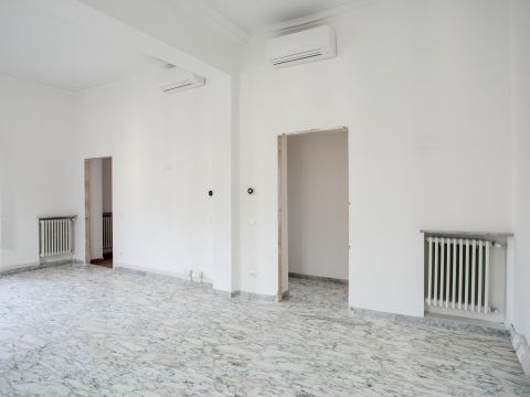 Largo Arenula, 11 - Roma