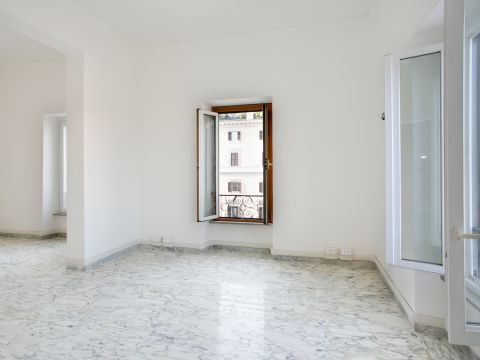 Largo Arenula, 11 - Roma