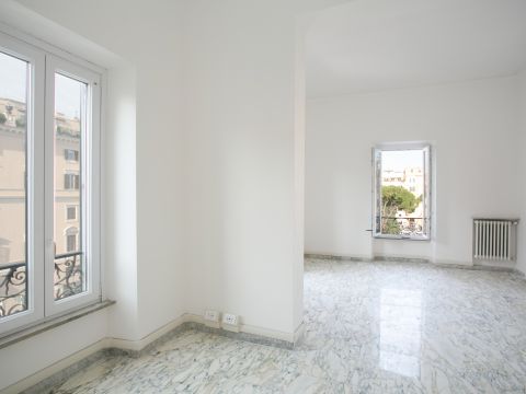 Largo Arenula, 11 - Roma