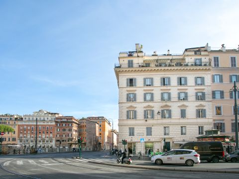 Largo Arenula, 11 - Roma