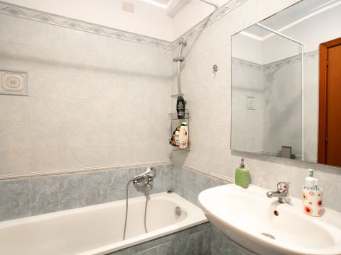 Viale Attilio Bertolucci, 105 - Roma