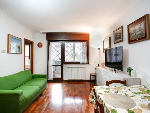 Viale Attilio Bertolucci, 105 - Roma