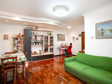 Viale Attilio Bertolucci, 105 - Roma