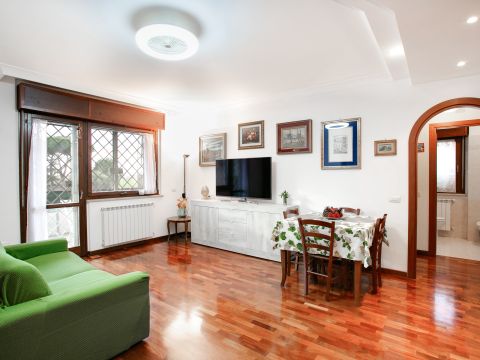 Viale Attilio Bertolucci, 105 - Roma