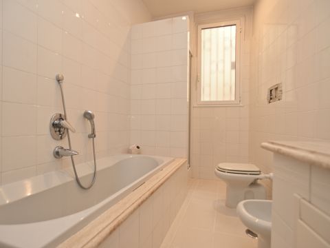 Via Antonio Serra, 122 - Roma