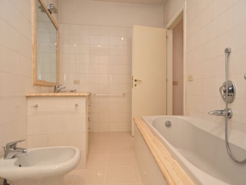 Via Antonio Serra, 122 - Roma