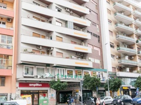 Via Ettore Bertolè Viale, 25