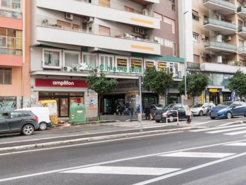 Via Ettore Bertolè Viale, 25