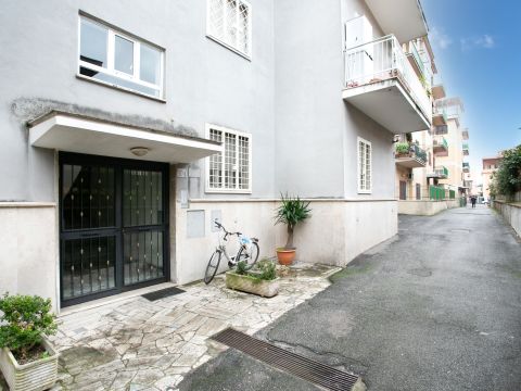 Viale Alessandrino, 304 - Roma