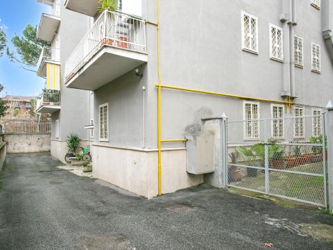 Viale Alessandrino, 304 - Roma