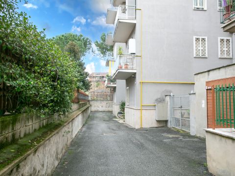Viale Alessandrino, 304 - Roma