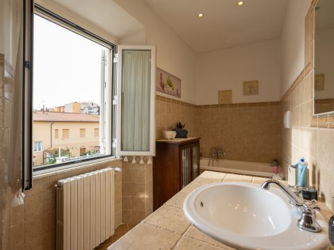 Via Antonio Gramsci, 42 - Livorno