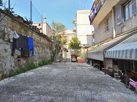 Via Santafiora, 37 - Roma