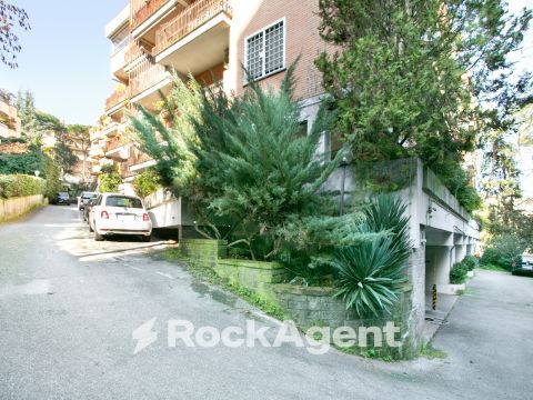 Via Sanzeno, 15 - Roma