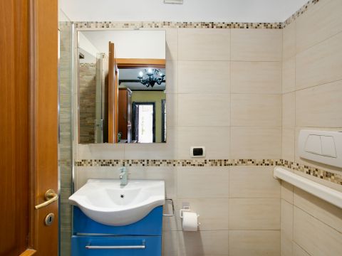 Viale Valle dell'Aniene, 10 - Guidonia Montecelio