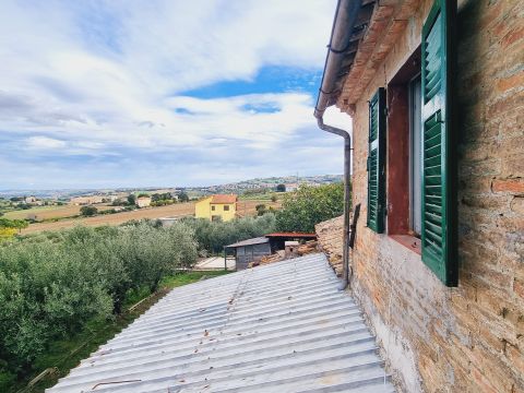 Frazione Montale, 136 - Arcevia