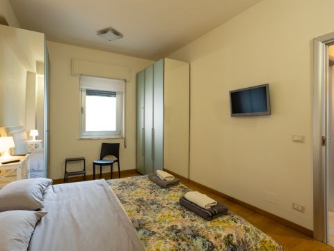 Piazza Giacomo Matteotti, 40 - Livorno