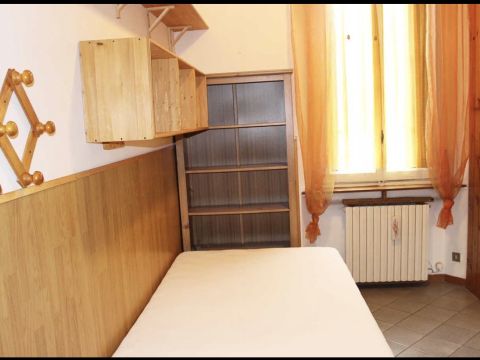 Piazzale Gambara, Milano, MI, Italia - Milano