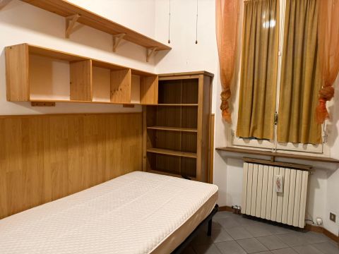 Piazzale Gambara, Milano, MI, Italia - Milano