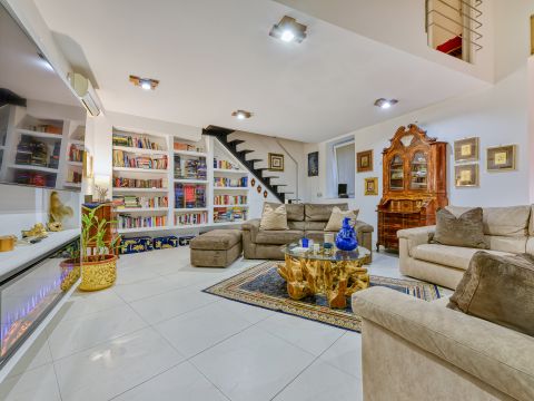 Via Laura Mancini Oliva - Napoli