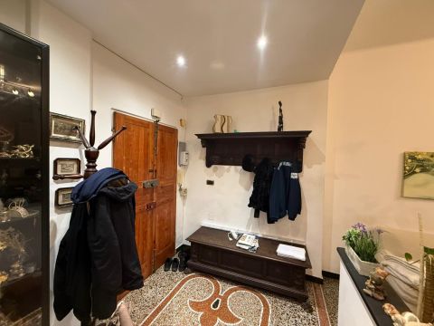 Via Piacenza, 11 - Genova