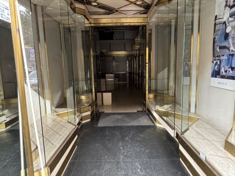 Via Appia Nuova, 109 - Roma