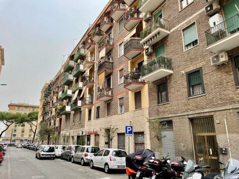 Via Ruggero D'Altavilla, 35 - Roma