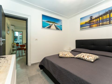 Via Vittorio Emanuele Orlando, 32 - Catania