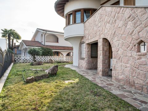 Via Don Minzoni, 8 - Mede