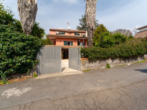 Via Pietro Maroncelli, 8 - Trecastagni