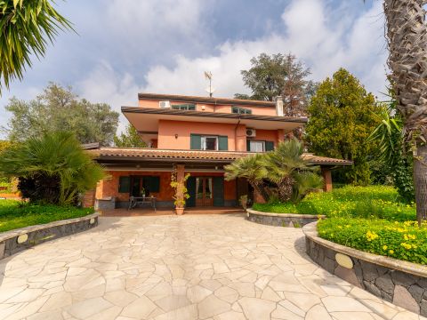 Via Pietro Maroncelli, 8 - Trecastagni