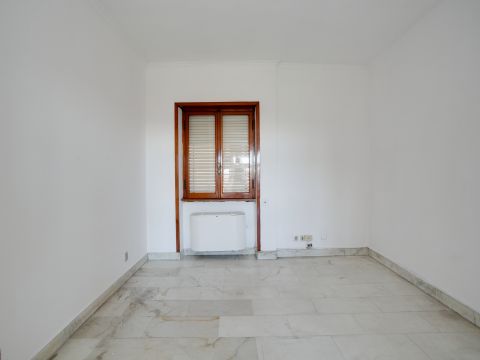 Via di Torre Rossa, 35 - Roma