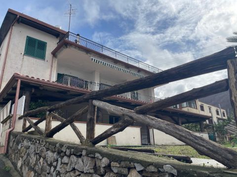 Via Mutulano, 20 - Lettere