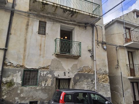 Via Giacomo Leopardi, 36 - Gioiosa Ionica