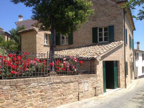 Via Mura, 6 - Fratte Rosa