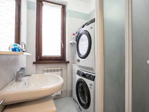 Via Sandro Pertini, 22 - Treviolo