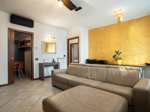 Via Sandro Pertini, 22 - Treviolo