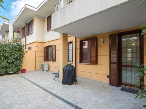 Via Sandro Pertini, 22 - Treviolo