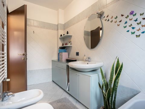 Via Sandro Pertini, 22 - Treviolo