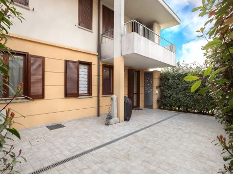 Via Sandro Pertini, 22 - Treviolo