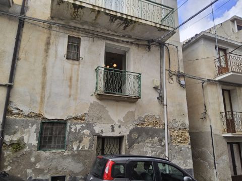 Via Giacomo Leopardi, 36 - Gioiosa Ionica