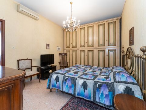 Via Vittorio Emanuele Orlando, 182 - Catania