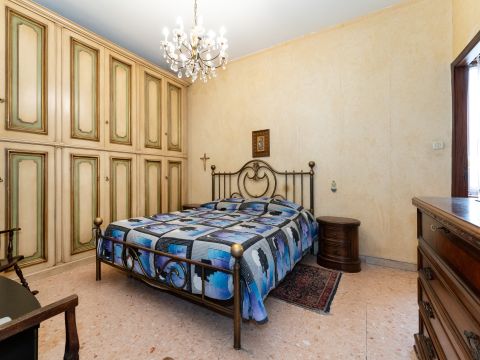 Via Vittorio Emanuele Orlando, 182 - Catania