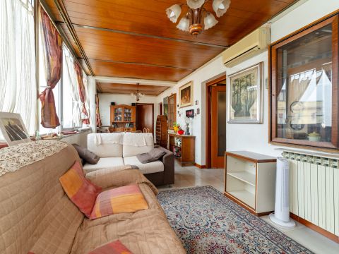 Via Vittorio Emanuele Orlando, 182 - Catania