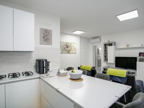 Via Ildebrando della Giovanna, 81 - Roma