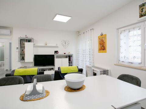 Via Ildebrando della Giovanna, 81 - Roma