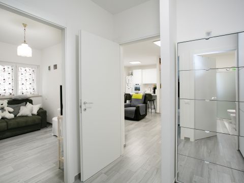 Via Ildebrando della Giovanna, 81 - Roma